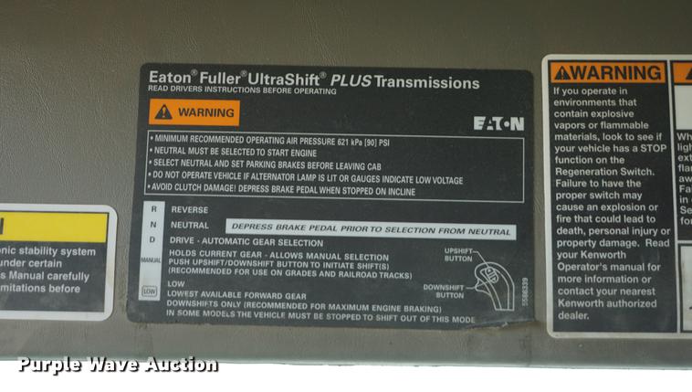 image for item DD7752 2013 Kenworth T660 semi truck