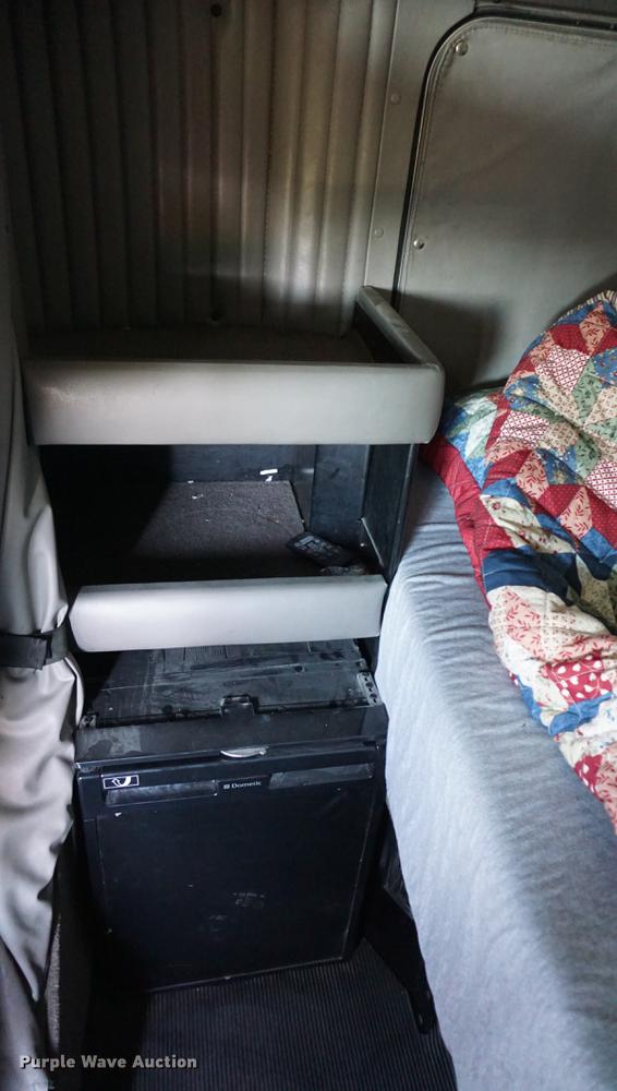 image for item DD7752 2013 Kenworth T660 semi truck