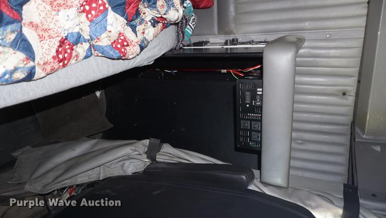 image for item DD7752 2013 Kenworth T660 semi truck