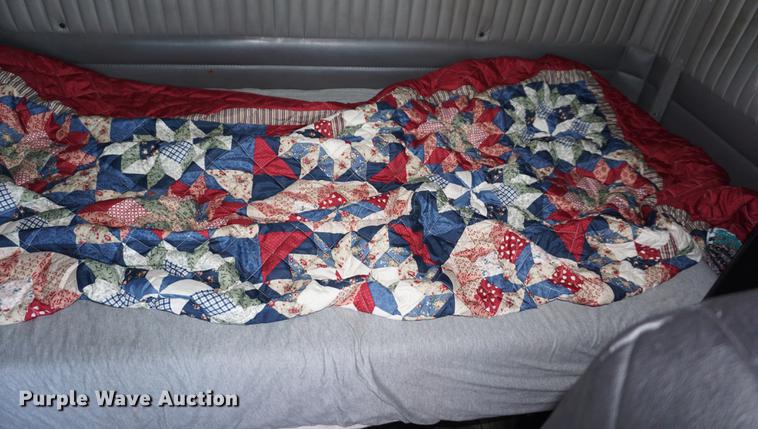 image for item DD7752 2013 Kenworth T660 semi truck