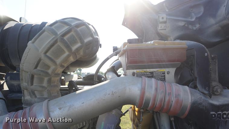 image for item DD7752 2013 Kenworth T660 semi truck