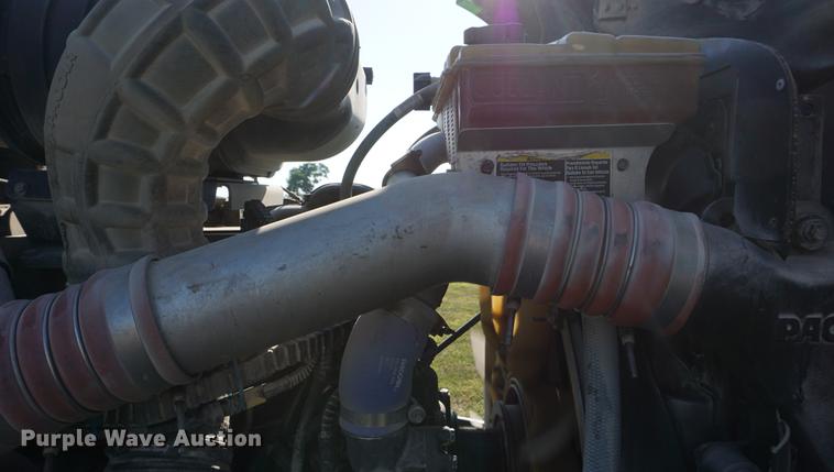 image for item DD7752 2013 Kenworth T660 semi truck