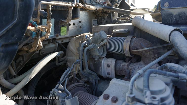 image for item DD7752 2013 Kenworth T660 semi truck