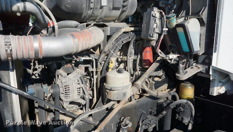 image for item DD7752 2013 Kenworth T660 semi truck