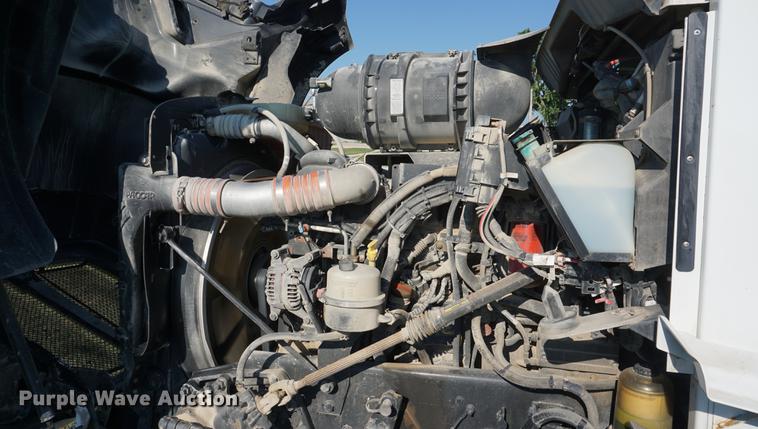 image for item DD7752 2013 Kenworth T660 semi truck