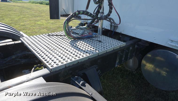 image for item DD7752 2013 Kenworth T660 semi truck