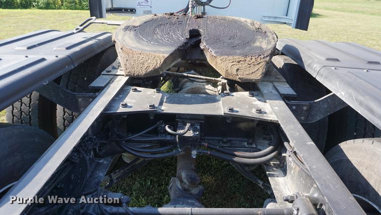 image for item DD7752 2013 Kenworth T660 semi truck