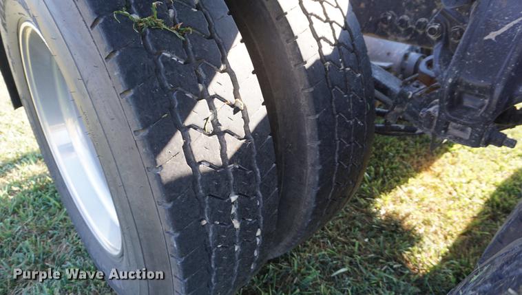 image for item DD7752 2013 Kenworth T660 semi truck