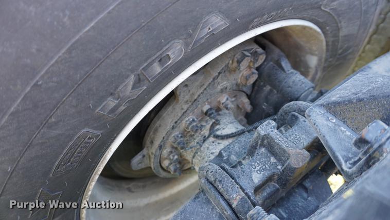 image for item DD7752 2013 Kenworth T660 semi truck