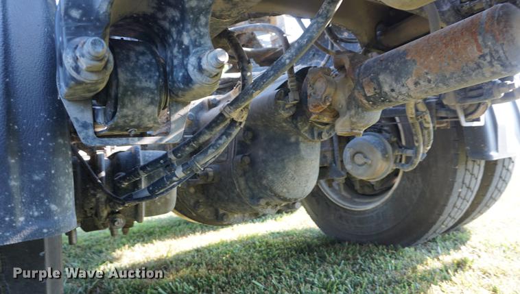 image for item DD7752 2013 Kenworth T660 semi truck