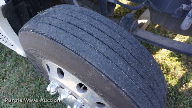 image for item DD7752 2013 Kenworth T660 semi truck