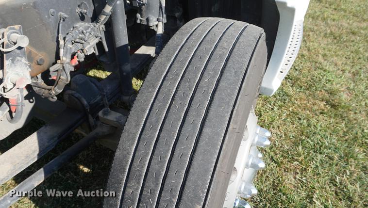 image for item DD7752 2013 Kenworth T660 semi truck