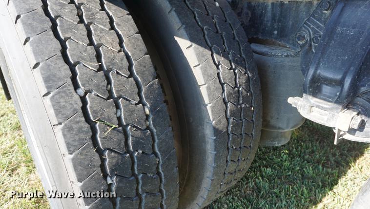 image for item DD7752 2013 Kenworth T660 semi truck