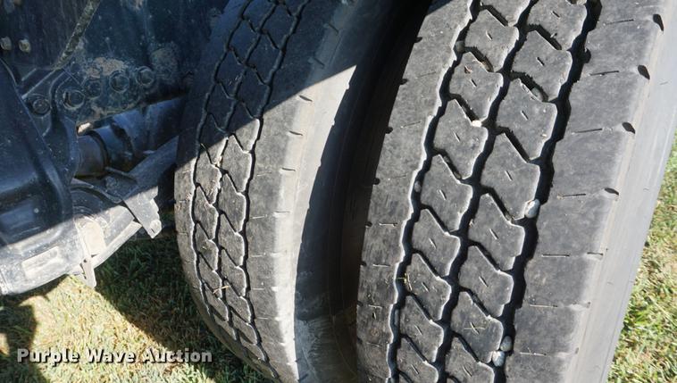 image for item DD7752 2013 Kenworth T660 semi truck