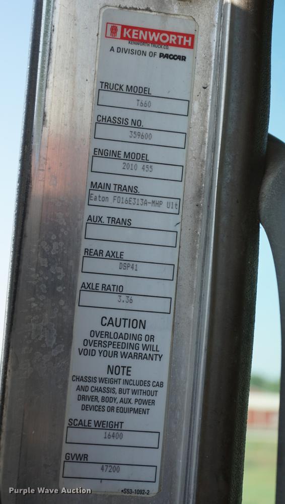 image for item DD7752 2013 Kenworth T660 semi truck