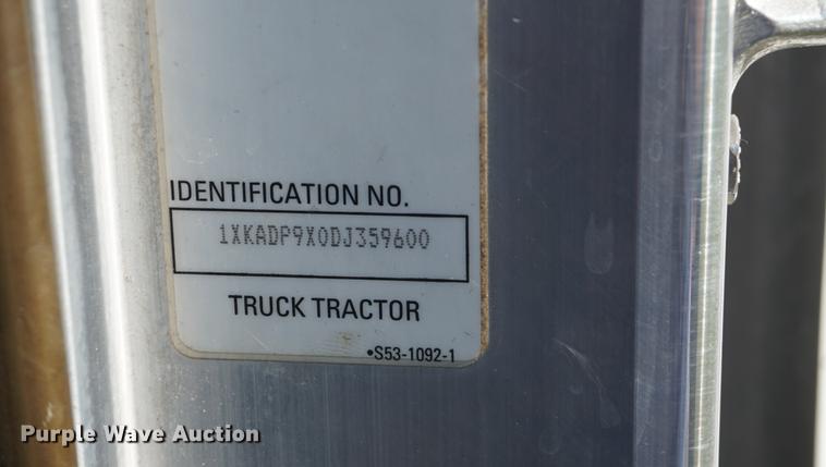 image for item DD7752 2013 Kenworth T660 semi truck