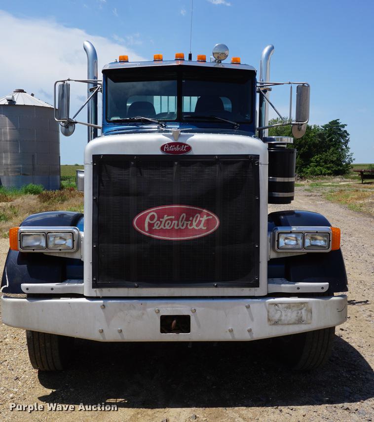 image for item DD7799 2002 Peterbilt 378 semi truck