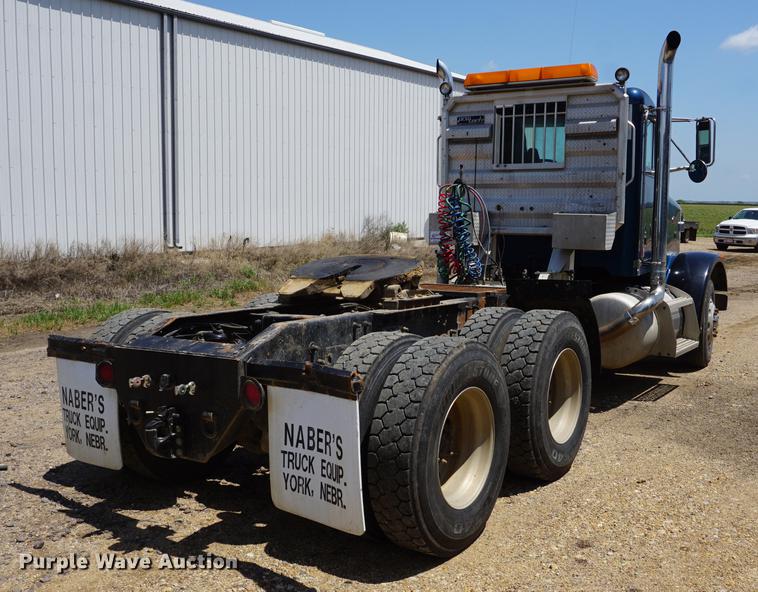 image for item DD7799 2002 Peterbilt 378 semi truck