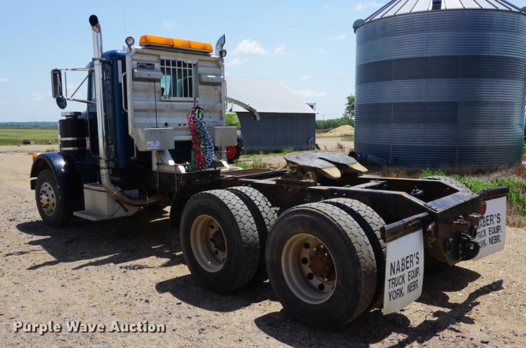 image for item DD7799 2002 Peterbilt 378 semi truck