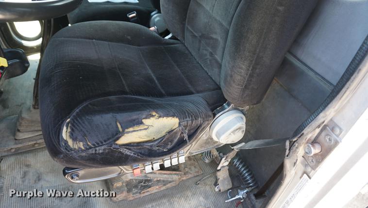 image for item DD7799 2002 Peterbilt 378 semi truck