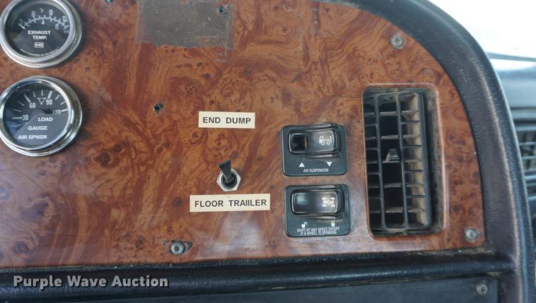 image for item DD7799 2002 Peterbilt 378 semi truck