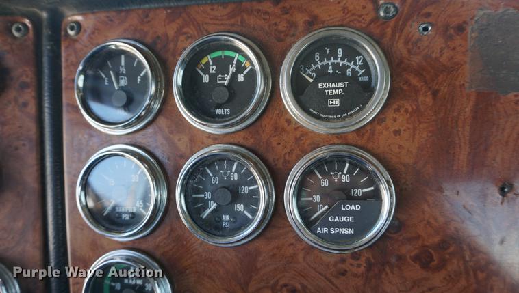 image for item DD7799 2002 Peterbilt 378 semi truck