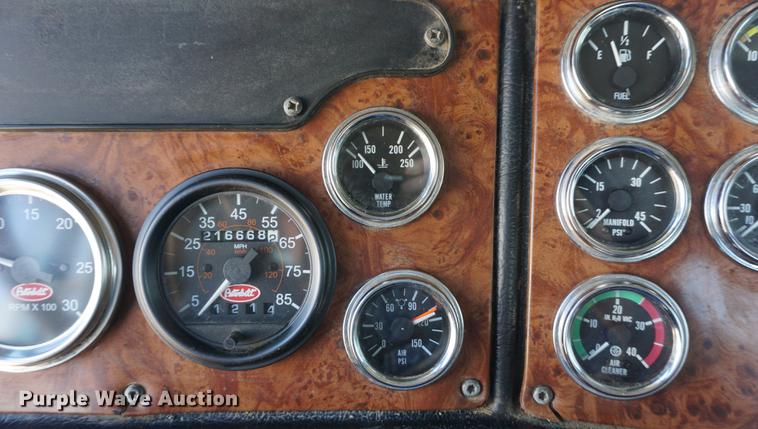 image for item DD7799 2002 Peterbilt 378 semi truck