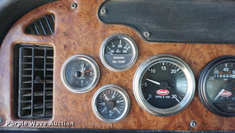 image for item DD7799 2002 Peterbilt 378 semi truck