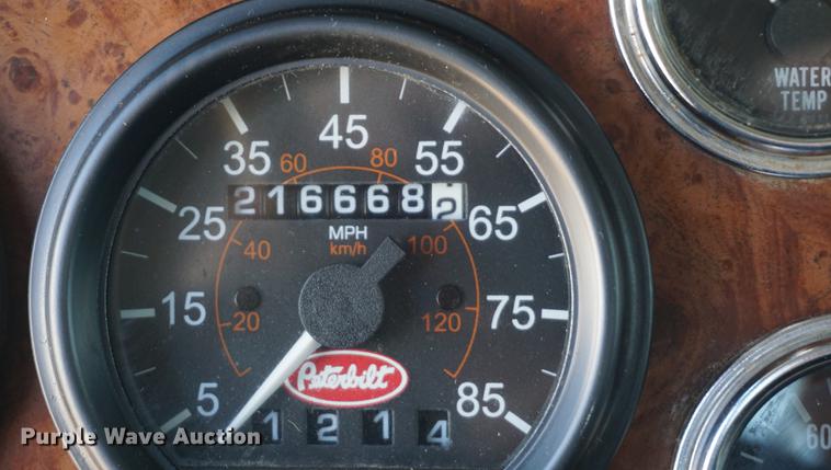 image for item DD7799 2002 Peterbilt 378 semi truck