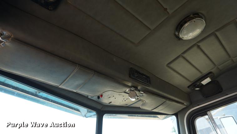 image for item DD7799 2002 Peterbilt 378 semi truck