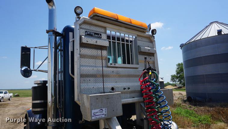 image for item DD7799 2002 Peterbilt 378 semi truck