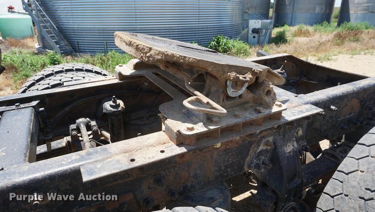 image for item DD7799 2002 Peterbilt 378 semi truck