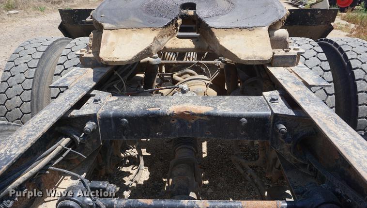 image for item DD7799 2002 Peterbilt 378 semi truck