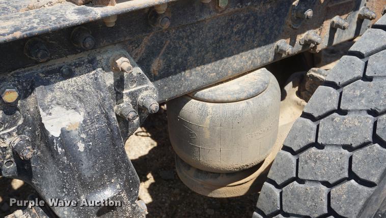 image for item DD7799 2002 Peterbilt 378 semi truck