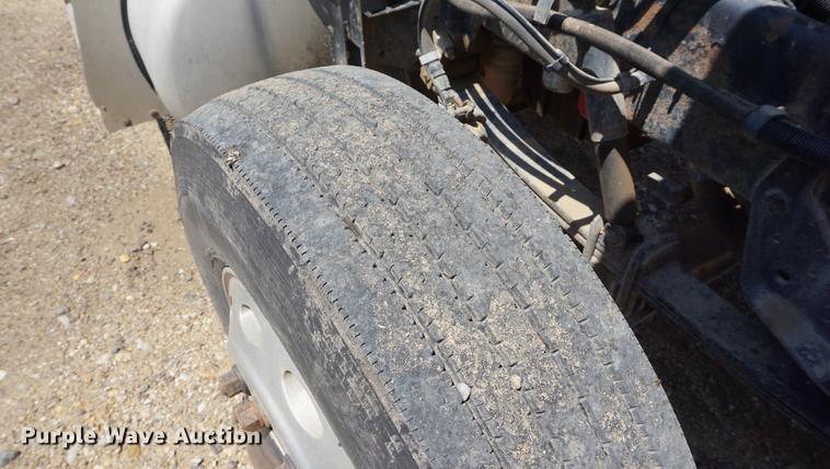 image for item DD7799 2002 Peterbilt 378 semi truck