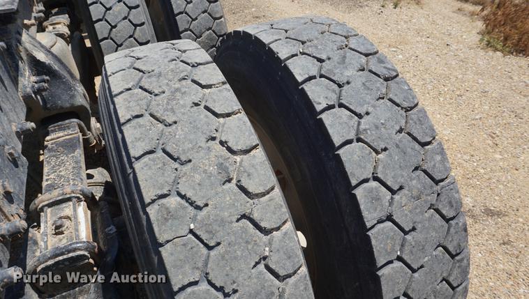 image for item DD7799 2002 Peterbilt 378 semi truck