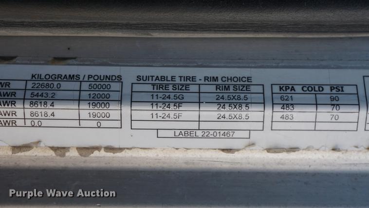 image for item DD7799 2002 Peterbilt 378 semi truck