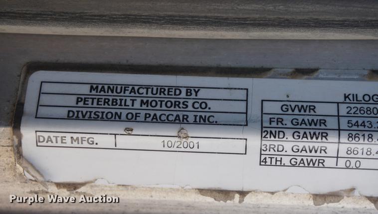 image for item DD7799 2002 Peterbilt 378 semi truck