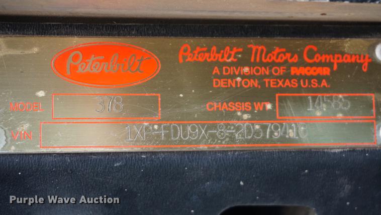 image for item DD7799 2002 Peterbilt 378 semi truck