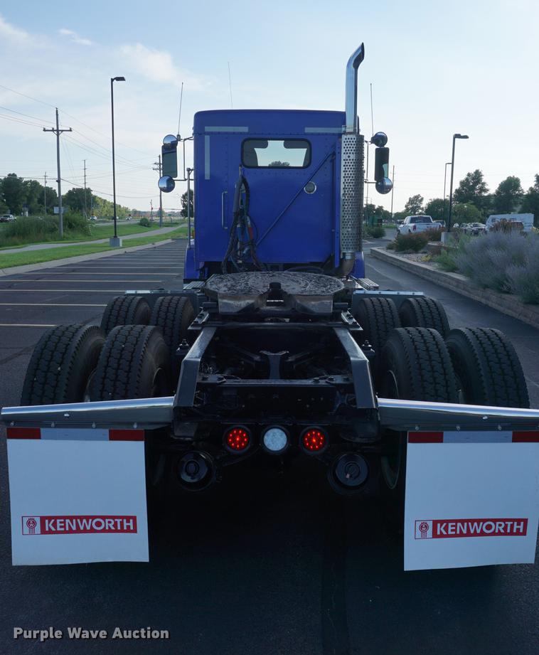 image for item DD7823 1999 Kenworth T800 semi truck