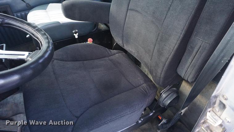 image for item DD7823 1999 Kenworth T800 semi truck