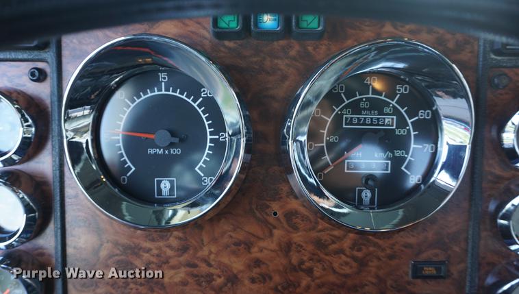 image for item DD7823 1999 Kenworth T800 semi truck