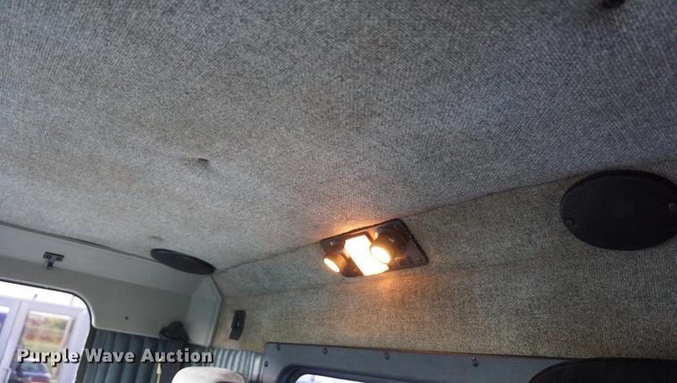 image for item DD7823 1999 Kenworth T800 semi truck