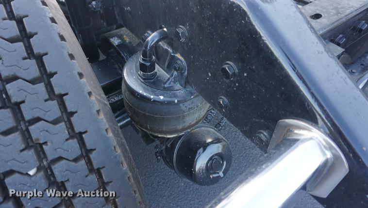 image for item DD7823 1999 Kenworth T800 semi truck