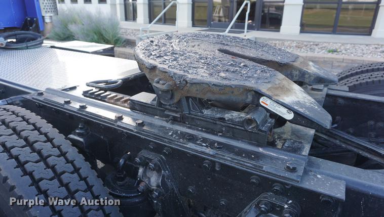 image for item DD7823 1999 Kenworth T800 semi truck