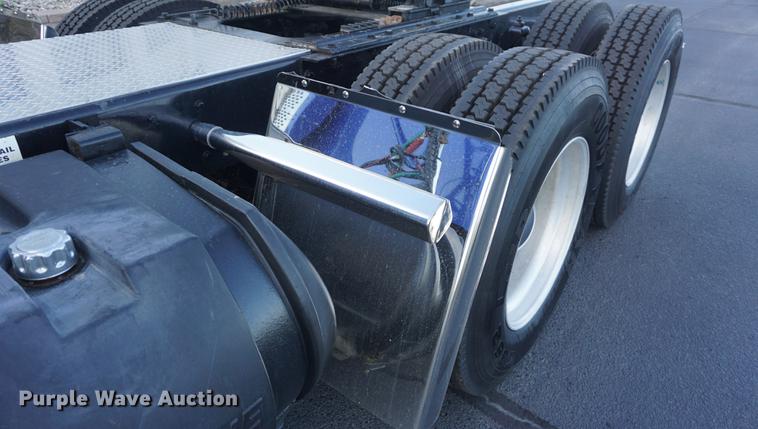 image for item DD7823 1999 Kenworth T800 semi truck