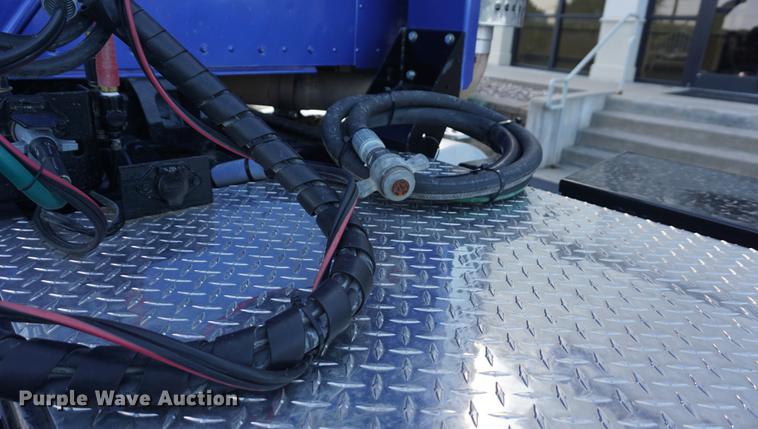 image for item DD7823 1999 Kenworth T800 semi truck