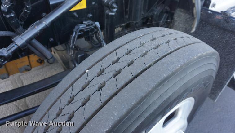 image for item DD7823 1999 Kenworth T800 semi truck