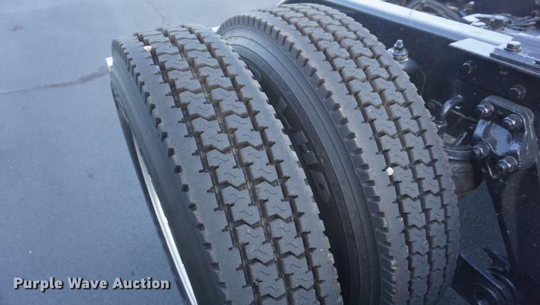 image for item DD7823 1999 Kenworth T800 semi truck