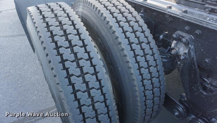 image for item DD7823 1999 Kenworth T800 semi truck